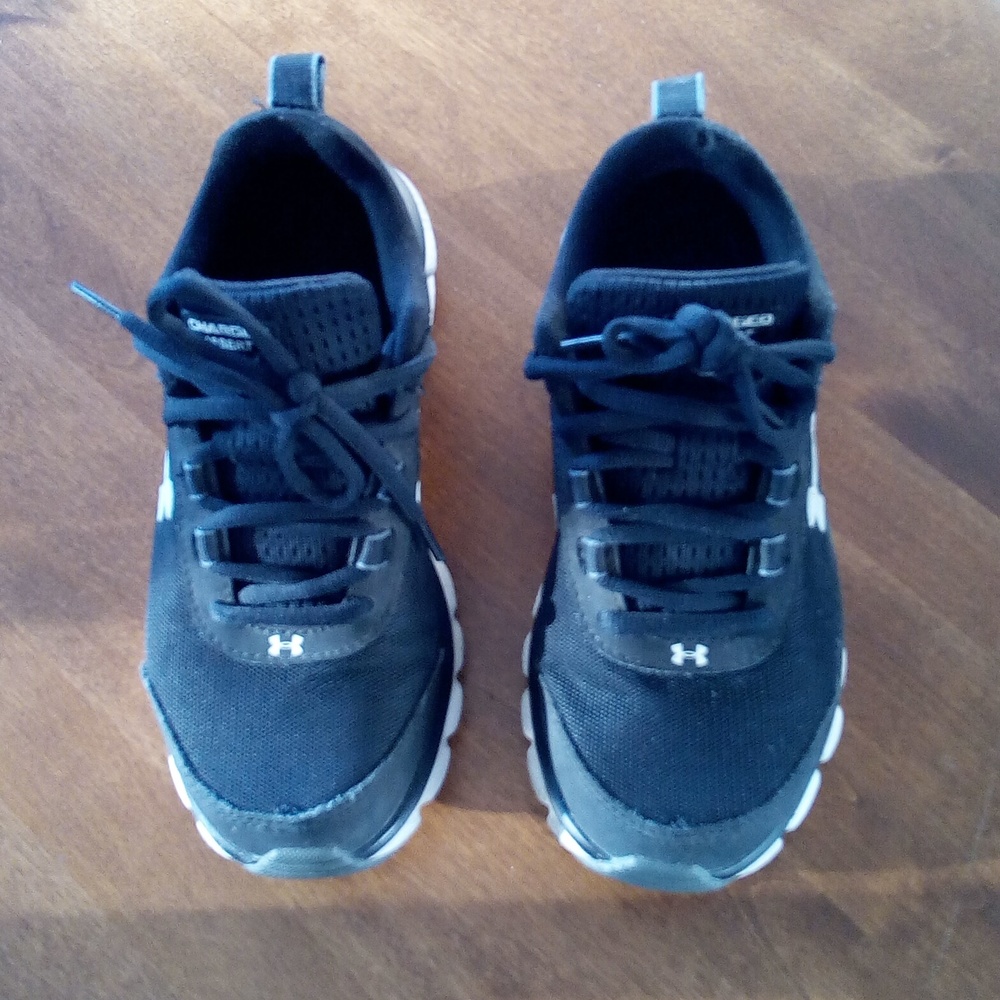 UNDER ARMOUR Charged Assert Runners Women's Size 5.5